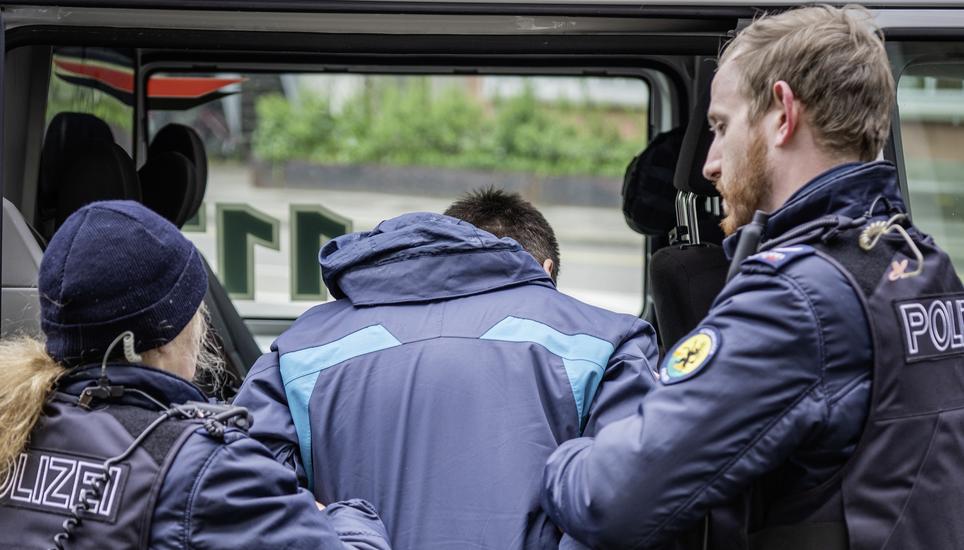 Schaffhauser Polizei Verkehrskontrolle und Verhaftung, fotografiert am Montag, 22. April 2024 in Schaffhausen (Lea Biedermann / Schaffhauser Nachrichten)