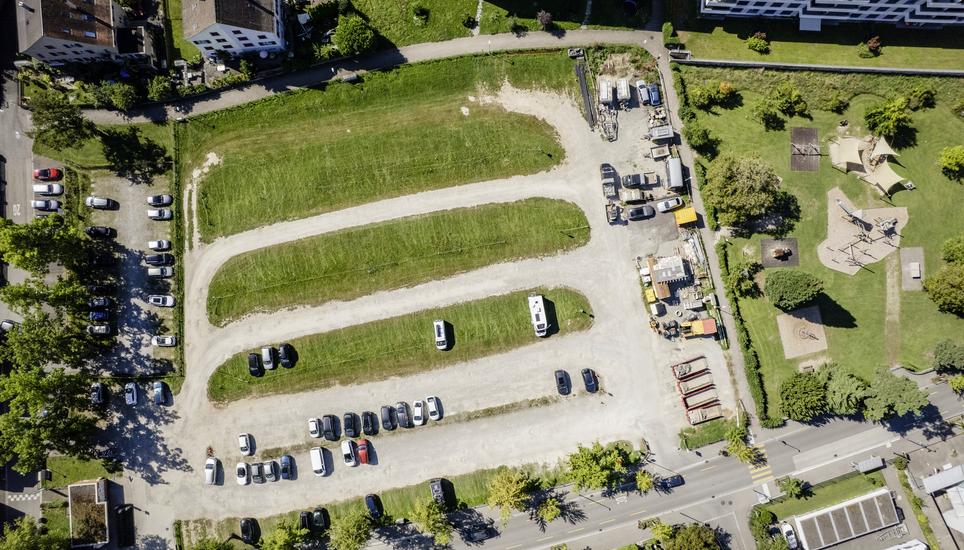 Blick mit der Drohne auf den Parkplatz Burgunwiese, am Montag, 25 August 2025. (Melanie Duchene / Schaffhauser Nachrichten)