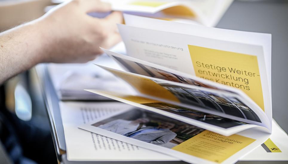 Gesprï¿ï¾¤ch und Interview mit Christoph Schï¿ï¾¤rrer und Dino Tamagni zu Wirtschaftsfï¿ï¾¶rderung und Knorrli Areal Thayngen, am Mittwoch, 02. April 2025. (Melanie Duchene / Schaffhauser N