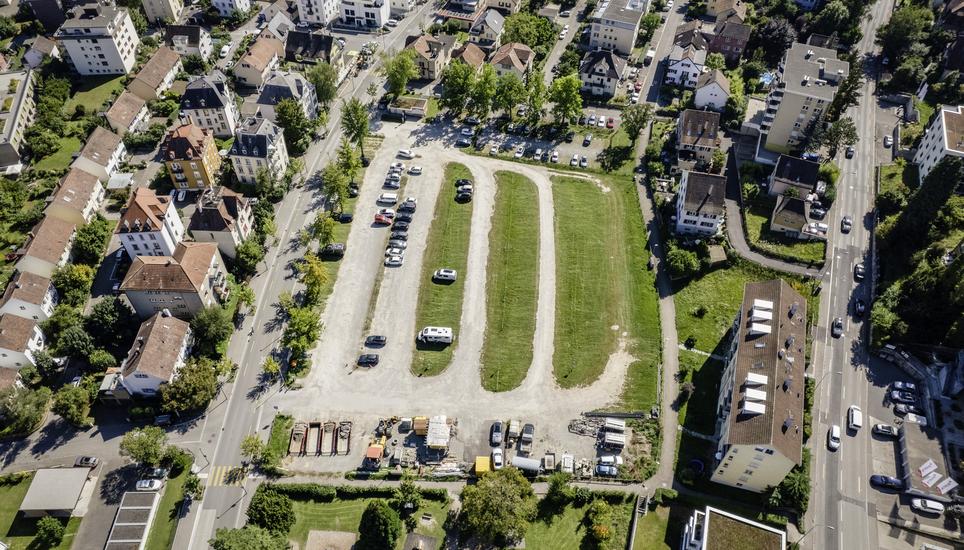 Blick mit der Drohne auf den Parkplatz Burgunwiese, am Montag, 25 August 2025. (Melanie Duchene / Schaffhauser Nachrichten)