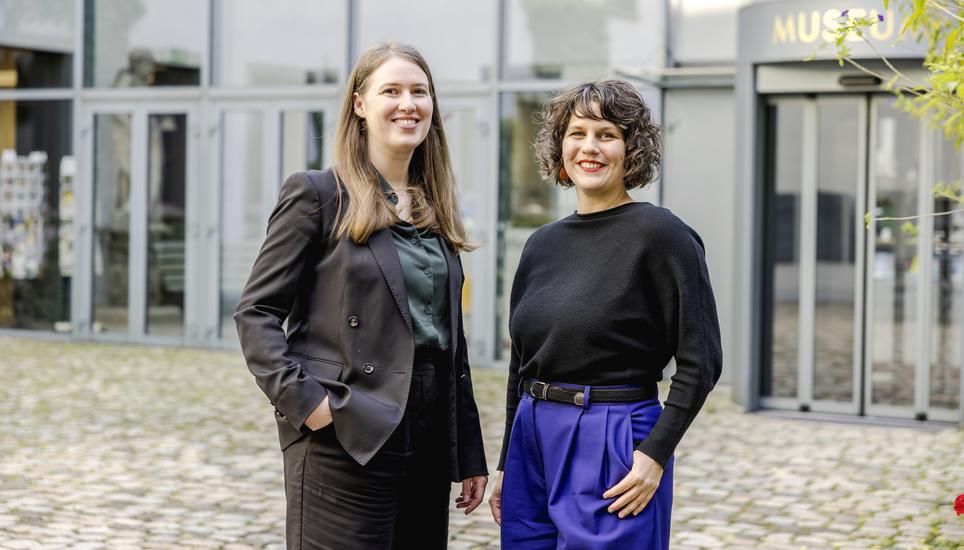 Sarah Merten und Victoria Humphrey, die neuen Kuratorinnen am Museum zu Allerheiligen, fotografiert am Mittaoch, 16. Oktober 2025, in Schaffhausen. (Roberta Fele / Schaffhauser Nachrichten)