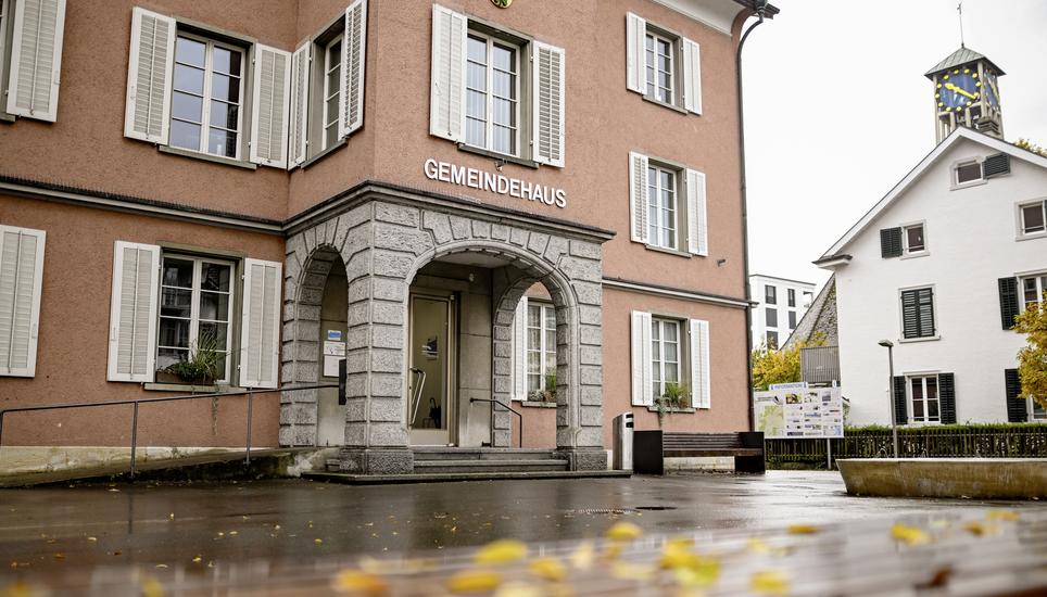 Themenbild Neuhausen zum Budget 2026, Bild zeigt Gemeindehaus, am Dienstag, 21. Oktober 2025. (Melanie Duchene / Schaffhauser Nachrichten)