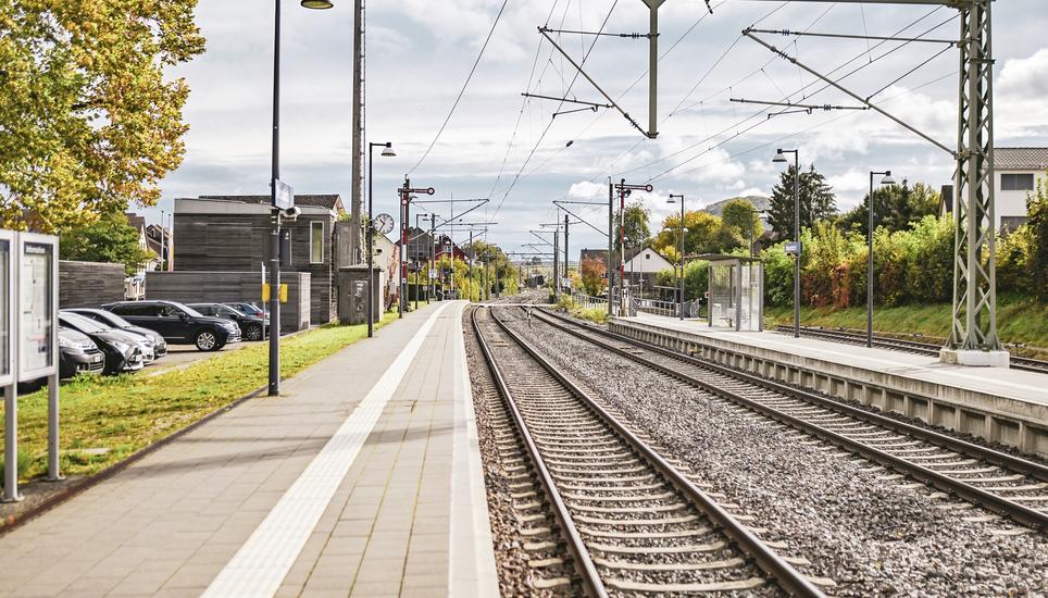 Themenbild zu der Gemeinde Neunkirch, Bild zeigt Bahnhof Neunkirch mit Bahnï¿ï¾¼bergang, am Donnerstag, 10. Oktober 2024. (Melanie Duchene / Schaffhauser Nachricht