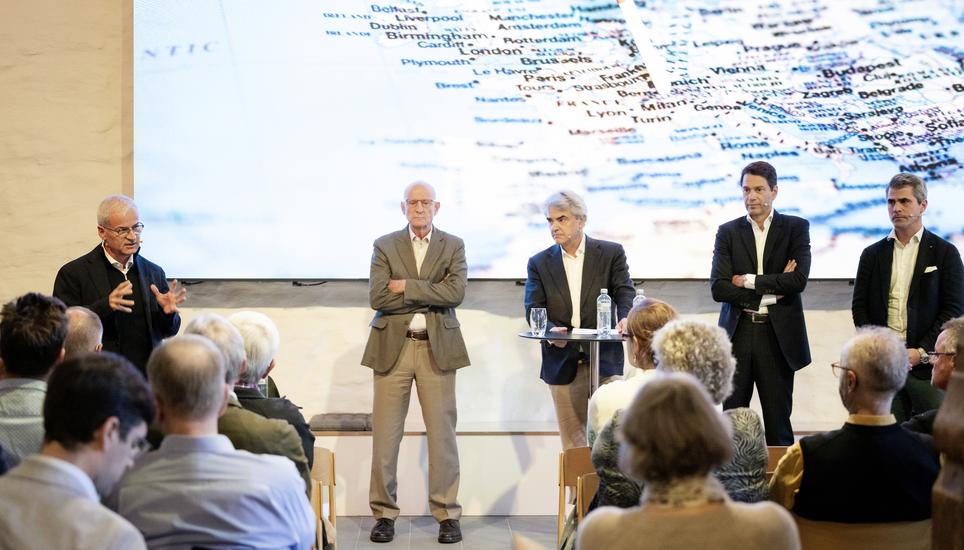 Pdoumsdiskussion im Meetingpoint am Herrenacker zur Bilaterale III, die FDP Schaffhausen ein. Ausgewiesene Experten diskutieren kontrï¿ï¾¤r. Mit Prof. Dr. Giorgio Behr, Unternehmer, Stefan Brupbacher, Direktor Swissmem, Markus Somm, Journalist, Ver
