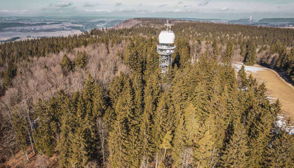 Drohnenbild des Randenturm in Merishausen, am Donnerstag, 10. Februar, 2022. (Melanie Duchene / Schaffhauser Nachrichten)