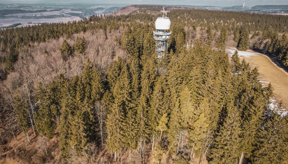 Drohnenbild des Randenturm in Merishausen, am Donnerstag, 10. Februar, 2022. (Melanie Duchene / Schaffhauser Nachrichten)