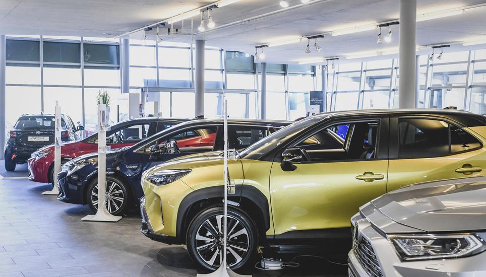 Autos stehen bereit zum Verkauf in der Garage Gasser in Herblingen, am Donnerstag, 24. Maerz, 2022. (Melanie Duchene / Schaffhauser Nachrichten)
