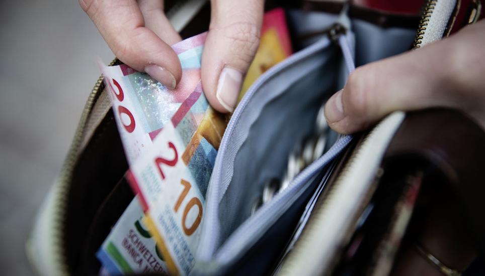 Themenbild zu Geld und Sparen, fotografiert am Donnerstag 10. November 2022, in Schaffhausen. (Roberta Fele / Schaffhauser Nachrichten)