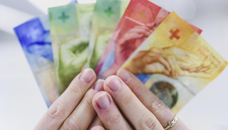 Themenbild Teuerung, Geld und Teurungsausgleich, Geld in einer Kasse mit Muenzen und Noten, am Donnerstag, 17. November, 2022. (Melanie Duchene / Schaffhauser Nachrichten)