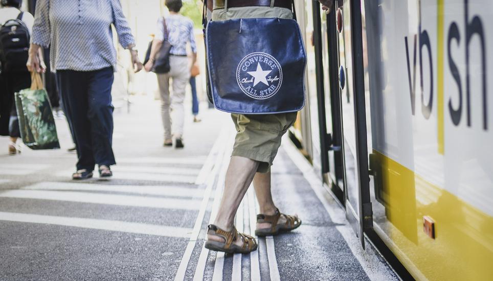 Blick auf die Einstiegskante und den Faltenbalgen am Bahnhof Schaffhausen, am Dienstag, 18. Juli 2023. (Melanie Duchene / Schaffhauser Nachrichten)