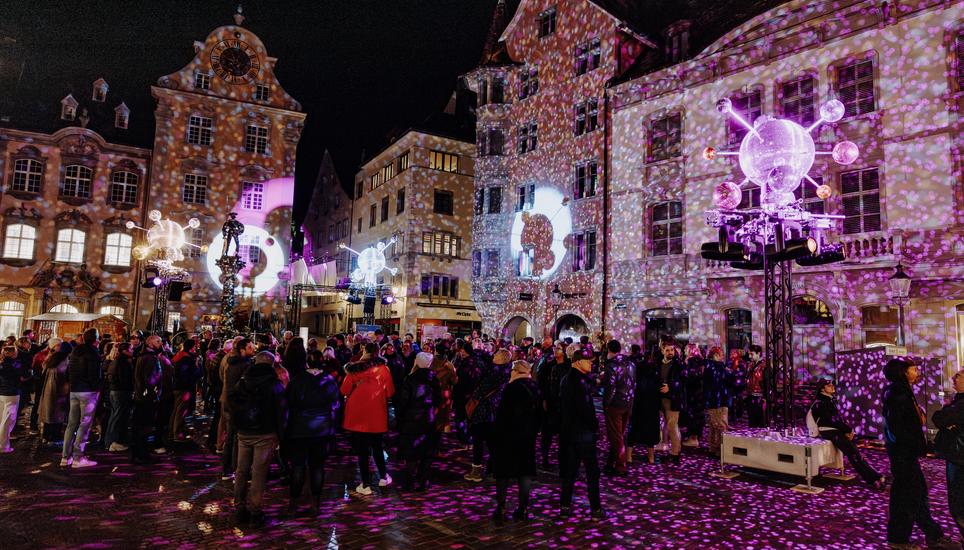 Lichtinstallationen quer durch die Altstadt, fotografiert am Dienstag, 28. Oktober 2025, in Schaffhausen. (Roberta Fele / Schaffhauser Nachrichten)