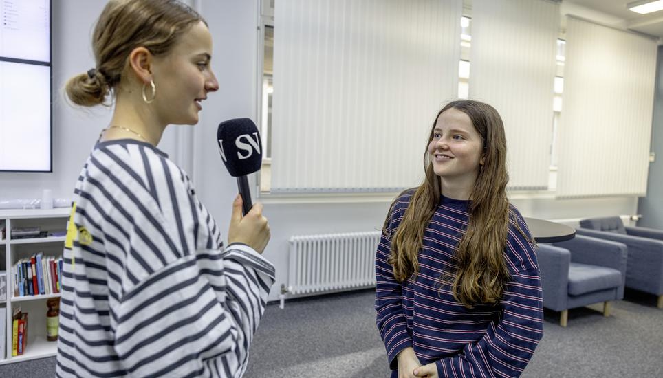 in der Redaktion, Schï¿ï¾¼lerinnen und Schï¿ï¾¼ler konnten einen Tag lang hinter die Kulissen des Medienhauses Meier und Cie AG blicken, fotografiert am Donnerstag, 13. November 2025, in Schaffhausen. (Roberta Fele / Schaffhauser Nachr