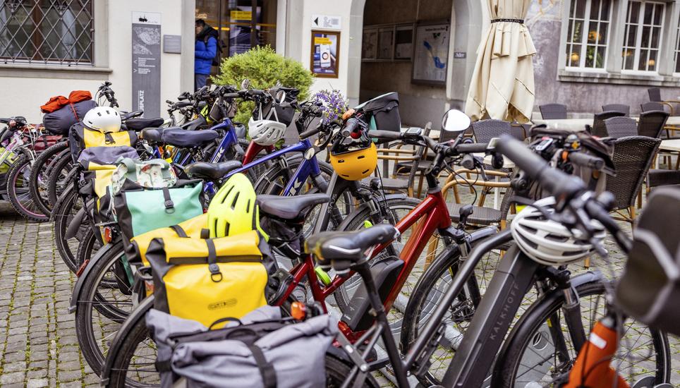 Quartierbegehung in der Altstadt mit Rossi, Guhler und aurisset sowie freiwillige Senioren, fotografiert am Mittwoch, 07. Mai 2025, in Stein am Rhein. (Roberta Fele / Schaffhauser Nachrichten)