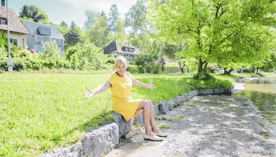 Die Stadt Schaffhausedn will das Lindli und das Rheinufer mit Sitzbï¿ï¾¤nken und neuer Begrï¿ï¾¼nung aufwerten, Anwohnerin Marleen Schwyvers hat eine Petition dagegen eingereicht , am Dienstag, 09 Juli 2024. (Melanie Duchene / Schaffhauser N