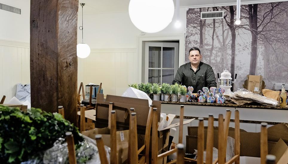 Sergio Soria im Restaurant Ufenau vor der Erï¿¯ï¾¿ï¾ï¿¯ï¾¾ï¾¶ffnung, 11.12.2025, Schaffhausen (Roger Hofstetter/Schaffhaus