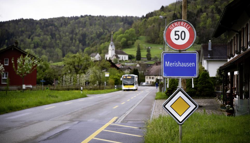 Ortsschild am Eingang von Merishausen, fotografiert am Dienstag, 16. April 2024 in Merishausen (Lea Biedermann / Schaffhauser Nachrichten)
