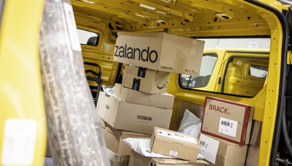 Reportage aus der Annahmestelle Logistik der Post, fotografiert am Mittwoch, 12. November 2025, in Beringen. (Roberta Fele / Schaffhauser Nachrichten)