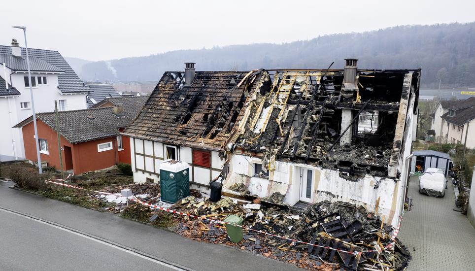 Brand Doppeleinfamilienhaus, 11.12.2025, Thayngen (Roger Hofstetter/Schaffhauser Nachrichten)