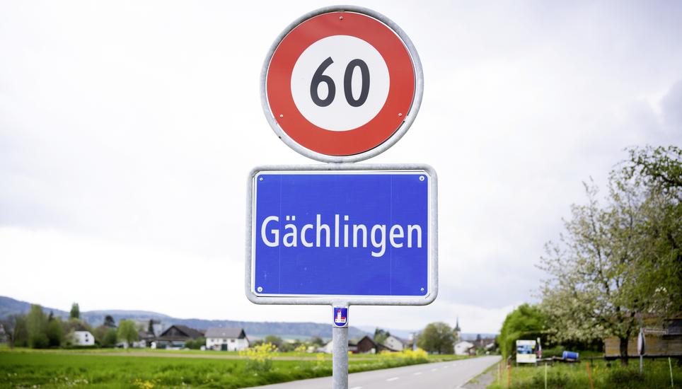 Ortsschild am Eingang von Gï¿ï¾¤chlingen, fotografiert am Montag, 15. April 2024 in Gï¿ï¾¤chlingen (Lea Biedermann / Schaffhauser Nachr
