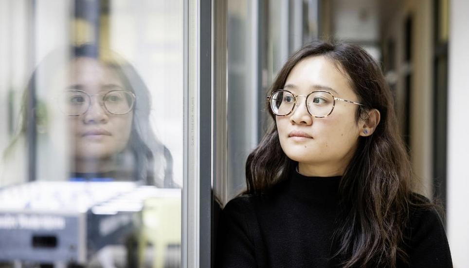 Gitarren Leherin Yite Chang, fotografiert am Dienstag, 02. Dezember 2025, in Schaffhausen. (Roberta Fele / Schaffhauser Nachrichten)