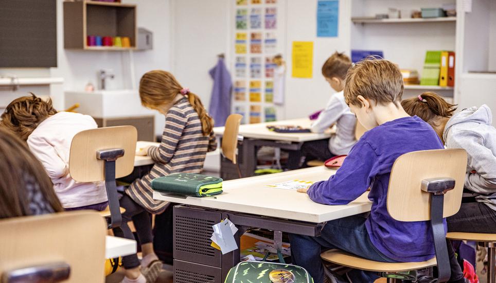 Mauro Zecchetto ist Polizist und Verkehrsinstruktor, er geht nun in Rente, 20 Jahre lang hat er unzï¿ï¾¤hligen Kindern Verkehrsregeln erklï¿ï¾¤rt, fotografiert am Mittwoch, 12. Mï¿ï¾¤rz 2025, in Dï¿ï¾¶rflingen. (Roberta Fele / 