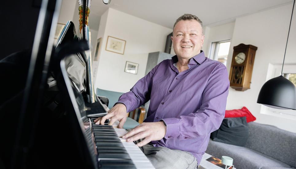 Klavierbauer. er stimmt am WEF die Pianos in den Foren und Lokalen, fotografiert am Dienstag, 13. Januar 2025, in Schaffhausen. (Roberta Fele / Schaffhauser Nachrichten)