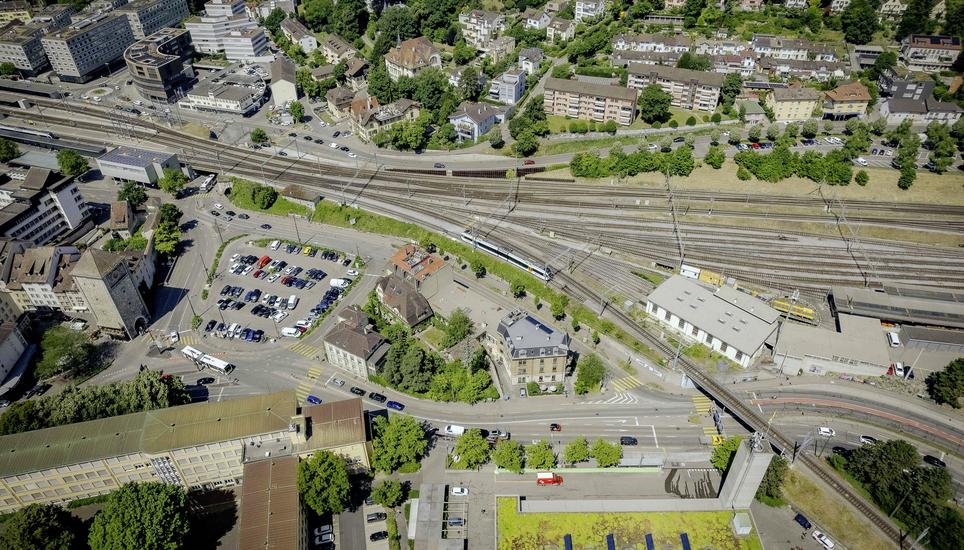 Luftaufnahmen der Verkehrslage zwischen Schwabentor und Emmersbergstrasse, fotografiert am Mittwoch, 25. Juni 2025, in Schaffhausen. (Roberta Fele / Schaffhauser Nachrichten)