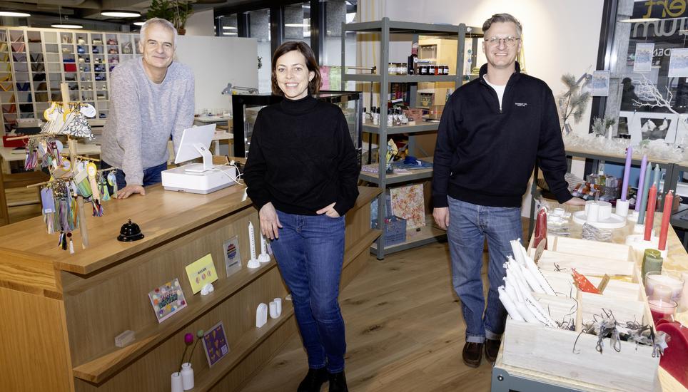 Neuer Laden mit Werkstatt von diheiplus, v.l. Andreas Gutmann (Vorsitzender der Geschï¿ï¾¤ftsleitung), Carmen Duss (Mitglied der Geschï¿ï¾¤ftsleitung), Thomas Ruhe-Zï¿ï¾¶lle (Mitglied der Geschï¿ï¾¤ftsleitung), Freitag, 23.01.2