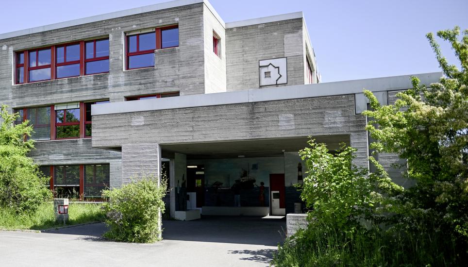 Das Schulhaus Grï¿ï¾¤fler in Herblingen von aussen, am Dienstag, 13. Mai 2025. (Melanie Duchene / Schaffhauser Nachricht
