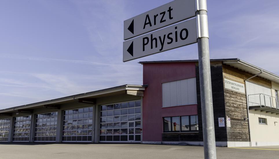 Feuerwehrzentrum Marthalen mit Arztpraxis und Praxis fï¿ï¾¼r Phsyiotherapie im gleichen Gebï¿ï¾¤ude, Donnerstag, 26.02.2026, Marthalen (Roger Hofstetter/Schaffhauser Nachr