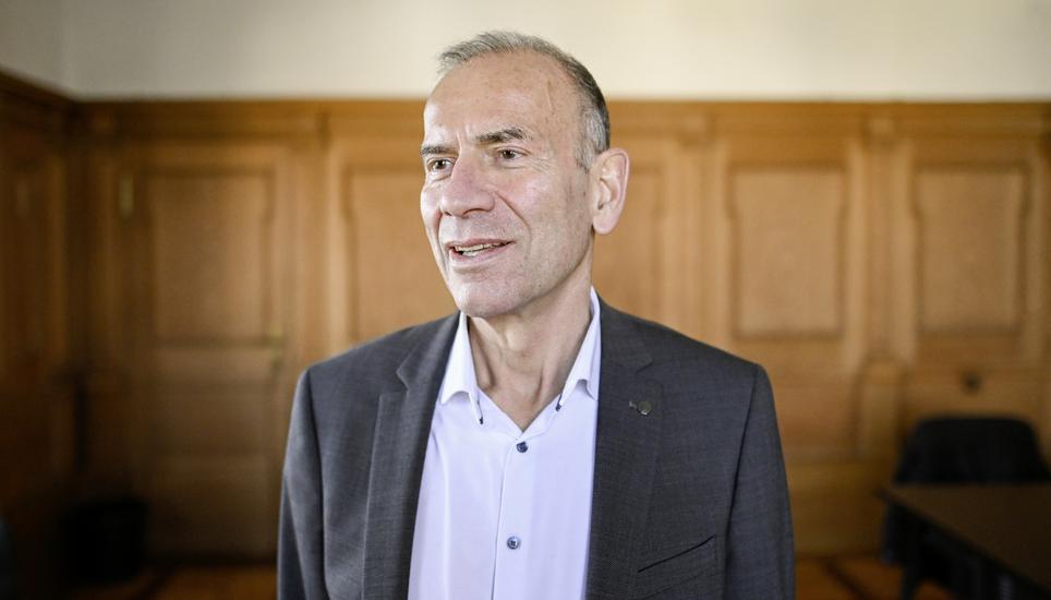 Abstimmungssonntag, Politiker treffen sich fï¿ï¾¼r die Abstimmresultate im Regierungsgebï¿ï¾¤ude, im Bild Hannes Germann , am Sonntag, 09. Februar 2025. (Melanie Duchene / Schaffhauser Nachr