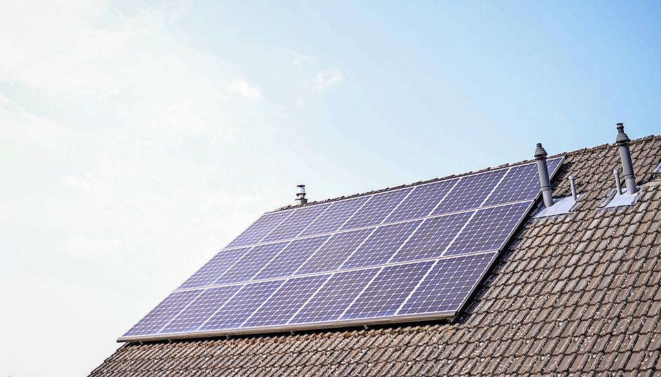 Solarzellen auf einem Hausdach, am Donnerstag, 26. August, 2021. (Melanie Duchene / Schaffhauser Nachrichten)