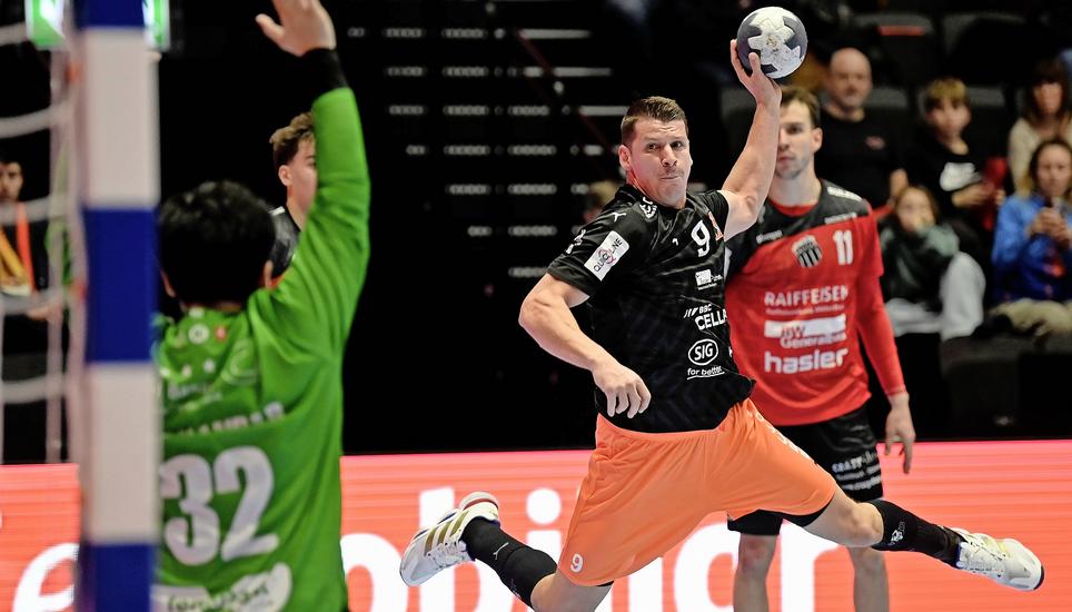 Kriens, 28.12.2025. Handball Final Four 2025. Final: Pfadi Winterthur - Kadetten Schaffhausen.  
Dimitrij Kuettel (rechts, Kadetten). 
Copyright: FOTO Wagner / Alexander Wagner
