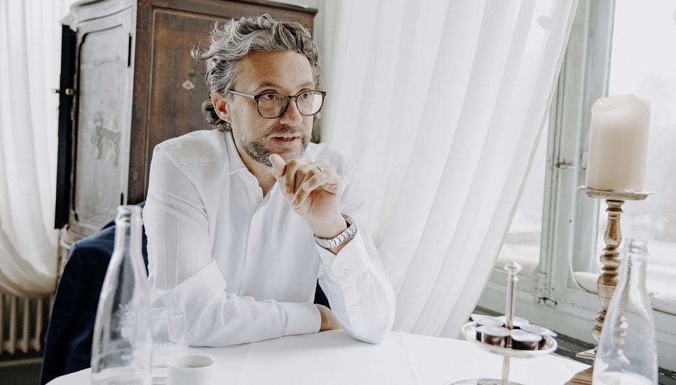 Andrin Willi ist Hotelexperte in Zï¿ï¾¼rich Wohnhaft, das Hotel Parkvilla ist sein Lieblings Hotel in Schaffhausen, fotografiert am Dienstag, 10. Februar 2026, in Schaffhausen. (Roberta Fele / Schaffhauser Nachricht