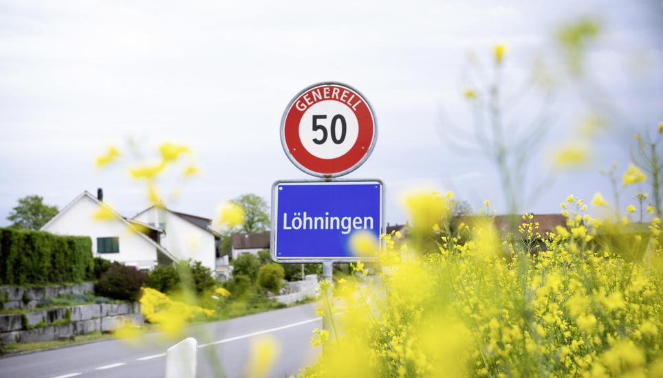 Ortsschild am Eingang von Lï¿ï¾¶hningen, fotografiert am 15. April 2024 in Lï¿ï¾¶hningen (Lea Biedermann / Schaffhauser Nachr