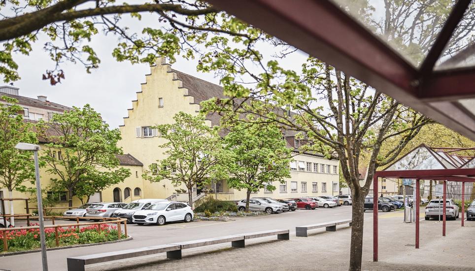 Kirchackerareal in Neuhausen mit der alten Post, Schulhaus, Platz fï¿ï¾¼r alli und Gemeindehaus, am Donnerstag, 17. Januar 2025. (Melanie Duchene / Schaffhauser Nachricht