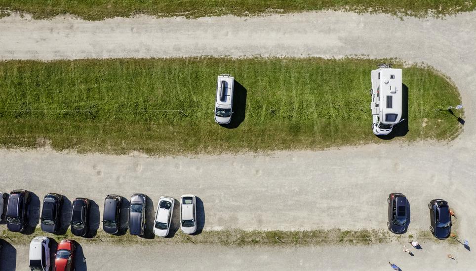 Blick mit der Drohne auf den Parkplatz Burgunwiese, am Montag, 25 August 2025. (Melanie Duchene / Schaffhauser Nachrichten)