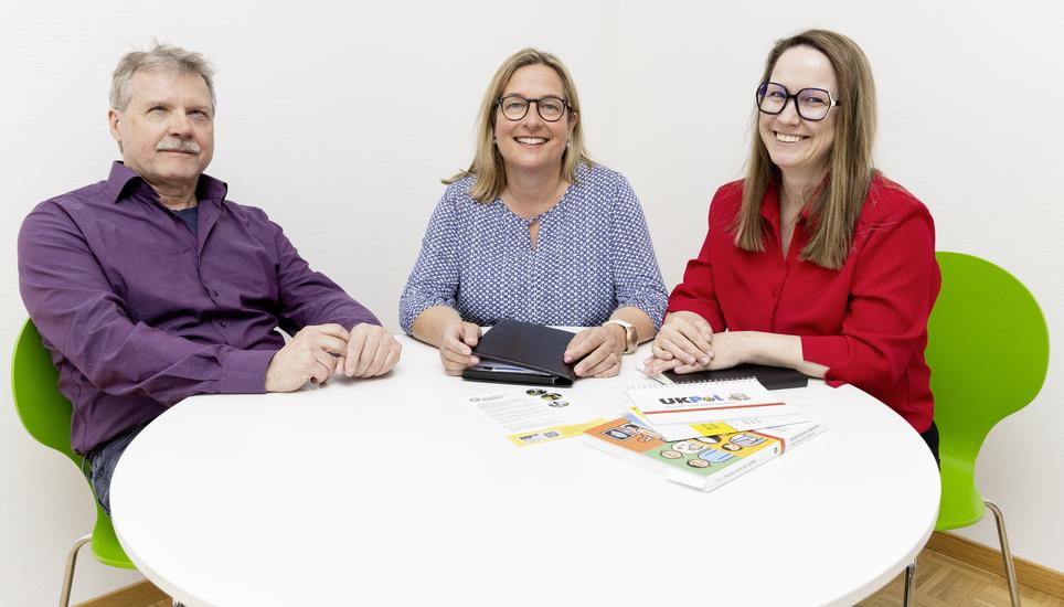 Interview zum Thema "Was bedeutet Barrierefreiheit eigentlich" mit der Behindertenkonferenz Kanton Schaffhausen (BKSH), v.l Roland Studer, Cornelia Fischer-Greiner, Katrin Berns, Freitag, 13.03.2026, Schaffhausen (Roger Hofstetter/Schaffhauser Nachrichten