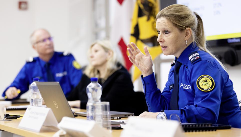 Medienkonferenz: Polizeiliche Kriminalstatistik der SH Polizei 2025, vorne: Ariane Schaeppi Hofstetter - Chefin Kriminalpolizei, Mittwoch, 25.03.2026, Schaffhausen (Roger Hofstetter/Schaffhauser Nachrichten)