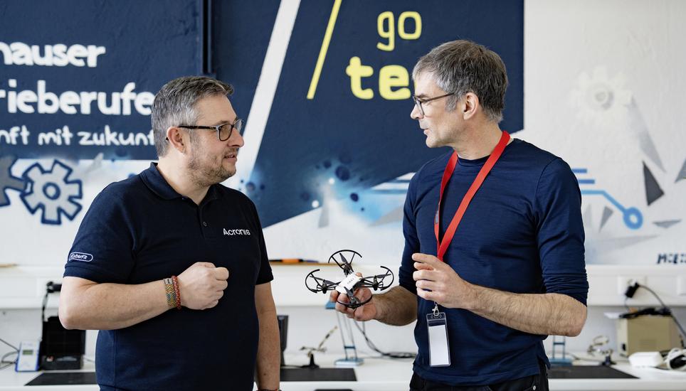 Martin Sengel, Geschï¿ï¾¤ftsfï¿ï¾¼hrer des go tec! Labors und Markus Bauer, IT-Sicherheitsexperte und Technologie-Botschafter von Arconis, sprechen ï¿ï¾¼ber ihre Zusammenarbeit fï¿ï¾¼r mehr Sicherheit im Netz. Fotografiert am D