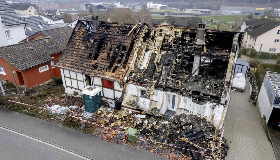Brand Doppeleinfamilienhaus, 11.12.2025, Thayngen (Roger Hofstetter/Schaffhauser Nachrichten)