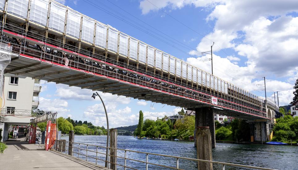 Oberbauleiter der SBB Andrea Federli gibt eine Baustellenbesichtigung zur Sanierung der Eisenbahnbrï¿ï¾¼cke ï¿ï¾¼ber dem Rhein zwischen Schaffhausen und Feuerthalen. Fotografiert am Dienstag, 12. Mai 2026 in Schaffhausen. (ENYA DALLE FESTE /