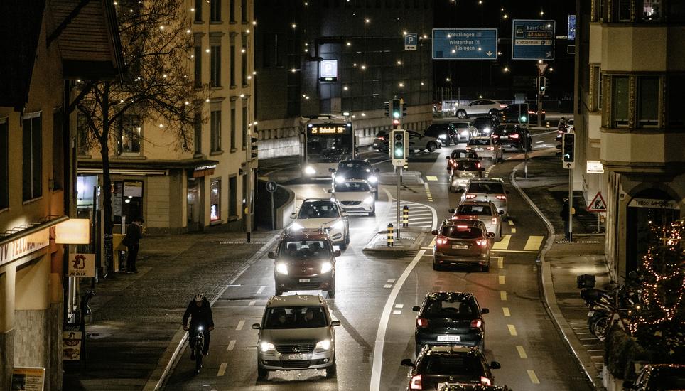 Themenbild zur Verkehrsbelastung, laerm, Nachtruhe, fotografiert am Donnerstag 06. Dezember 2021, in Schaffhausen. (Roberta Fele / Schaffhauser Nachrichten)