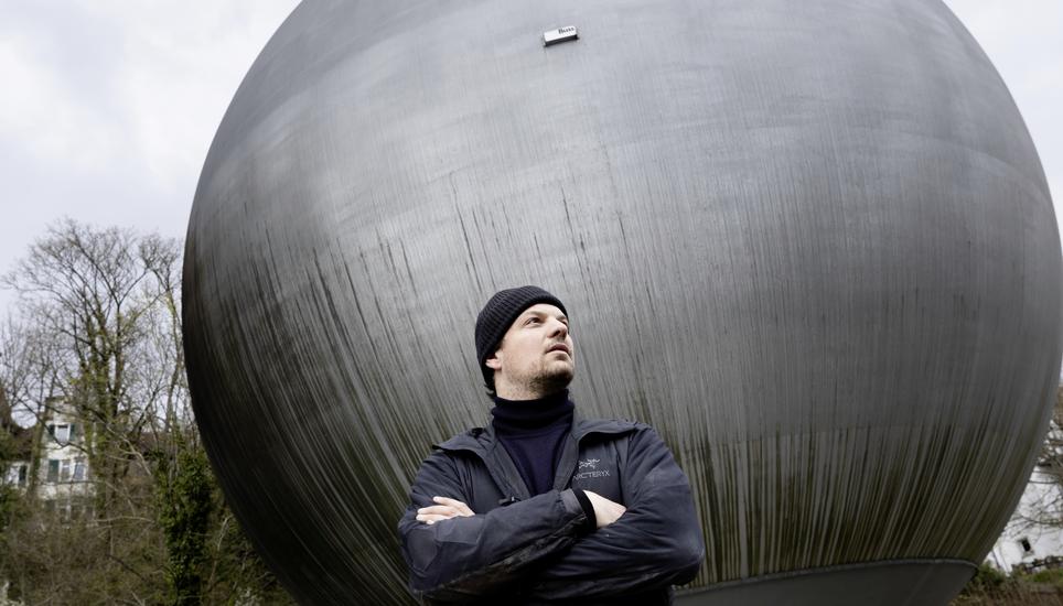 Architekt Julian Wï¿ï¾¤ckerlin erzï¿ï¾¤hlt von seinen Plï¿ï¾¤nen mit der Gaskugel, Mittwoch, 01.04.2026, Schaffhausen (Roger Hofstetter/Schaffhauser N