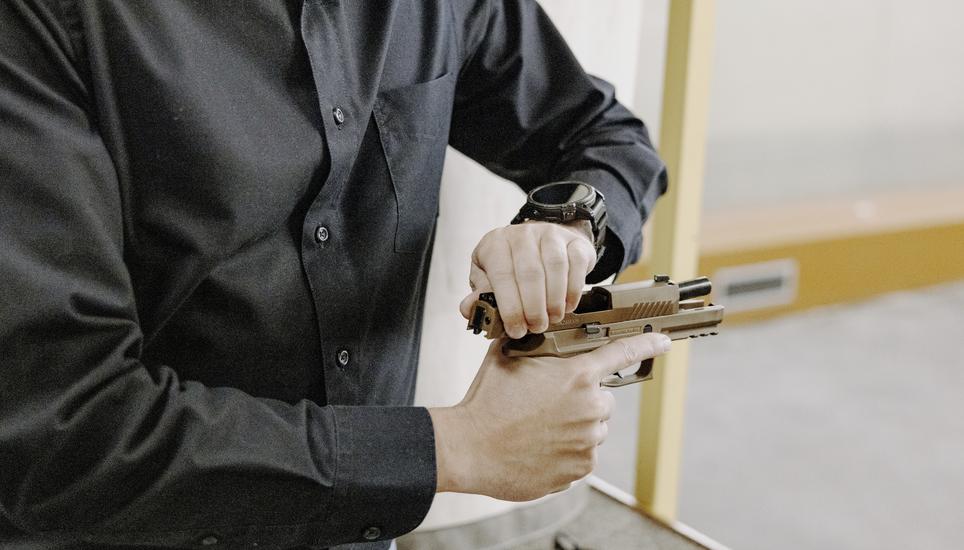Testschiessen der SIG P320 bei der Firma SIG Sauer, fotografiert am Mittwoch, 16. Oktober 2025, in Neuhausen am Rheinfall. (Roberta Fele / Schaffhauser Nachrichten)