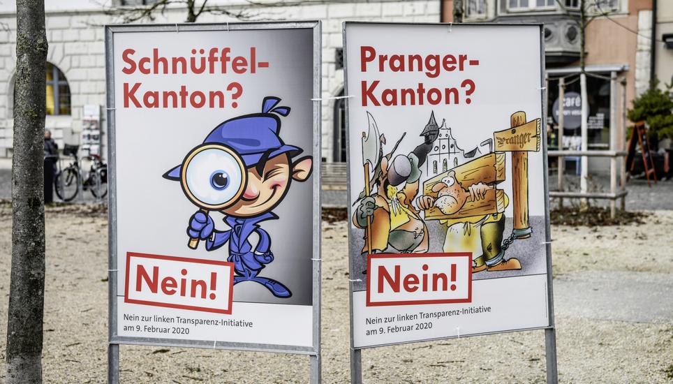 Plakat auf dem Herrenacker zur Transparenz Initiative , fotografiert am Freitag, 17. Januar 2020. (Melanie Duchene / Schaffhauser Nachrichten)