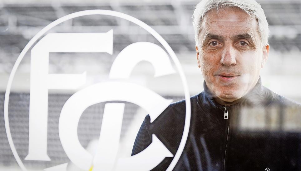 Portrait von Mischa Mustafoski, Praesident des Nachwuchs beim FC Schaffhausen, im Lipo Park, am Donnerstag, 21. Januar 2021. (Melanie Duchene / Schaffhauser Nachrichten)