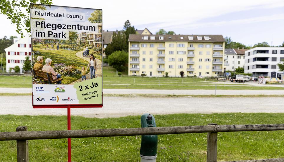 Abstimmungsplakat zur Abstimmung ï¿ï¾¼ber die Nutzung der Burgunwiese in Neuhausen am Rheinfall, Mittwoch, 13.05.2026, Neuhausen am Rheinfall (Roger Hofstetter/Schaffhauser Nachricht
