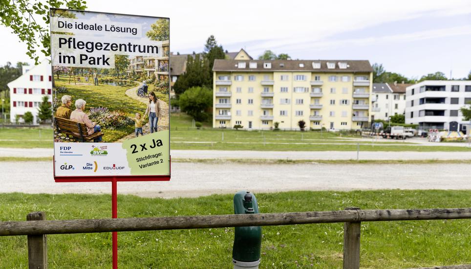 Abstimmungsplakat zur Abstimmung ï¿ï¾¼ber die Nutzung der Burgunwiese in Neuhausen am Rheinfall, Mittwoch, 13.05.2026, Neuhausen am Rheinfall (Roger Hofstetter/Schaffhauser Nachricht