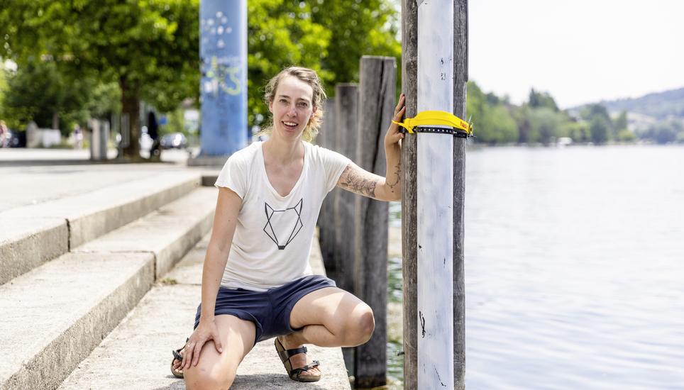 Eva Baier installiert im Team Mikrofone im Rhein fï¿ï¾¼r die Aalwanderung, Eva Baier, Mittwoch, 15.07.2026, Schaffhausen (Roger Hofstetter/Schaffhauser Nachricht